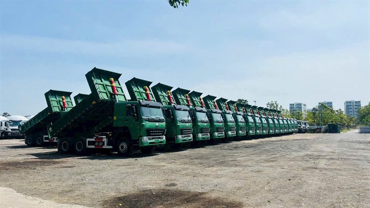 Bàn giao lô xe ben howo 3 chân thùng vuông cho tập đoàn vin GROUP