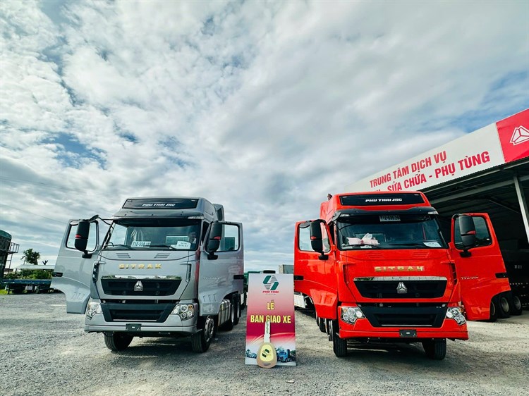 Bàn giao 2 cặp đầu kéo Sitrak 440 + mooc lửng cho Công Ty Tín Phát tại CN Ngệ An